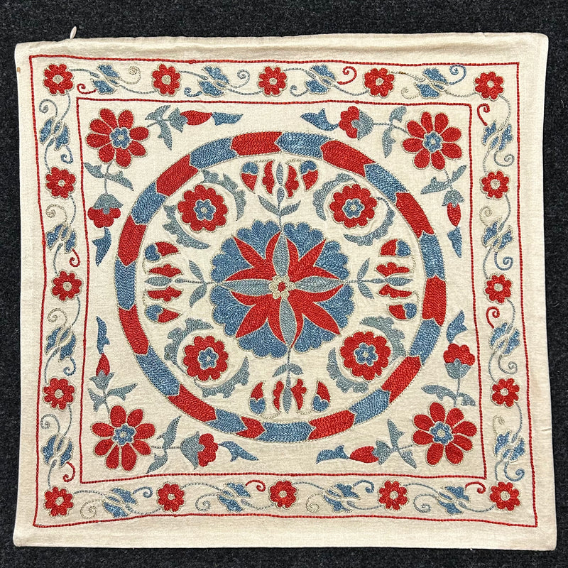 Silk Suzani Kuddfodral 50 cm x 50 cm