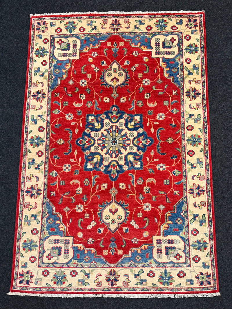 Handknuten Kazak‑matta — 190 × 123 cm