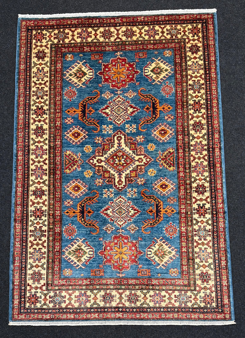 Handknuten fine Kazak‑matta — 184 ×124 cm
