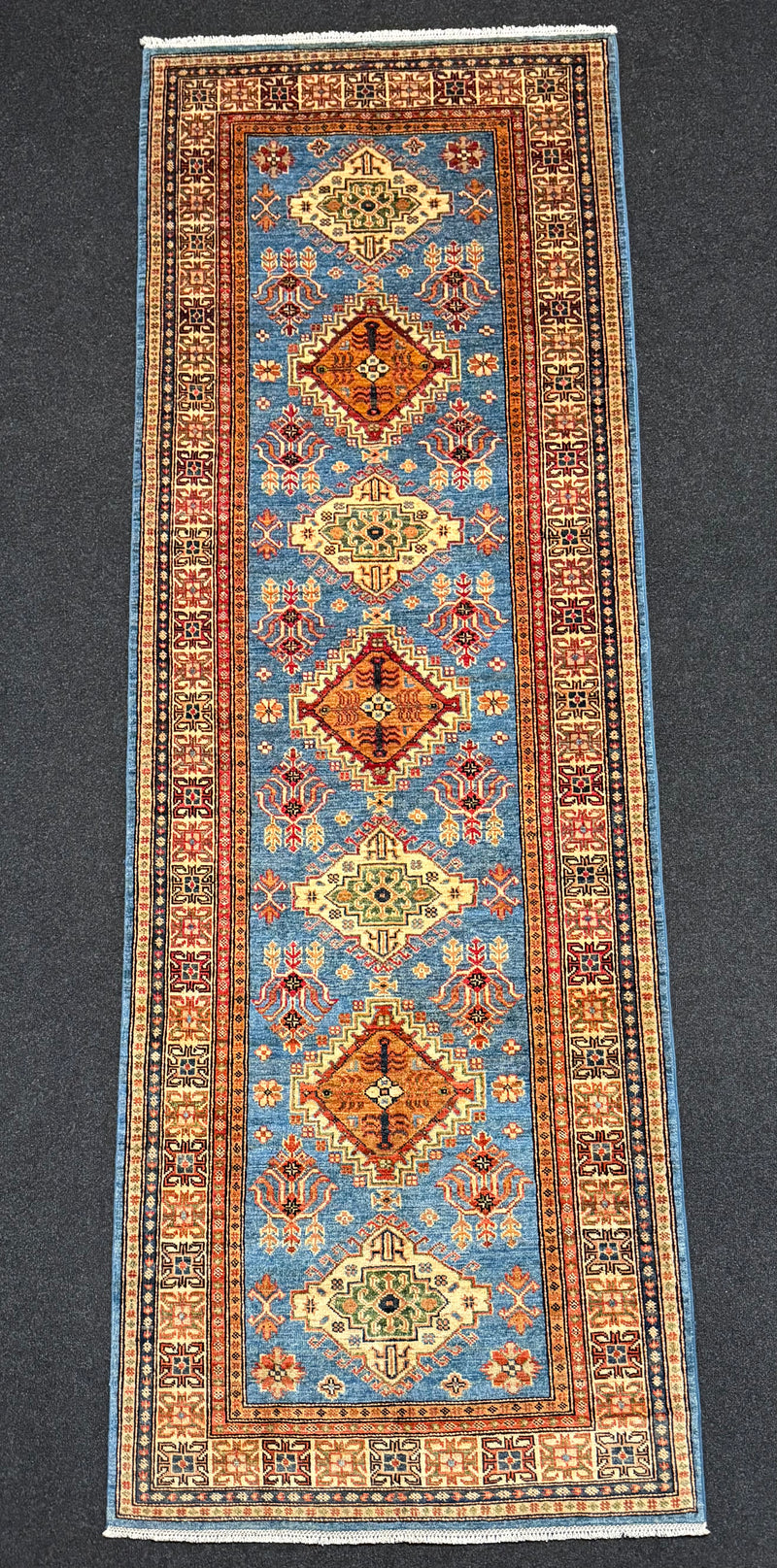 Handknuten fine Kazak‑matta — 303 ×100 cm