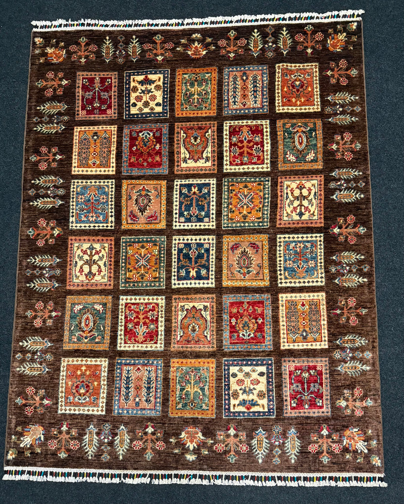 Handknuten Ziegler-matta – Traditionellt hantverk för moderna hem — 194×152 cm