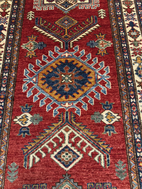Handknuten fine Kazak‑matta — 308 × 83 cm