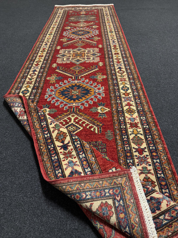 Handknuten fine Kazak‑matta — 308 × 83 cm