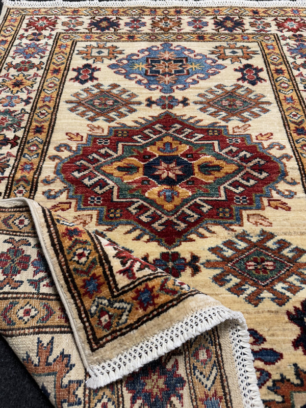 Handknuten fine Kazak‑matta — 116× 91 cm