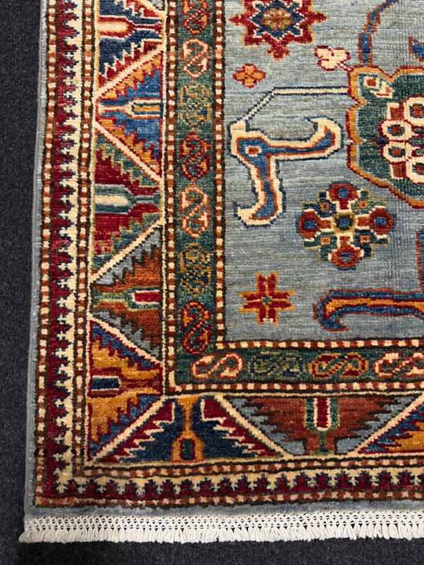 Handknuten fine Kazak‑matta — 129 × 87 cm