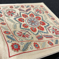 Silk Suzani Kuddfodral 50 cm x 50 cm