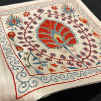 Silk Suzani Kuddfodral 50 cm x 50 cm