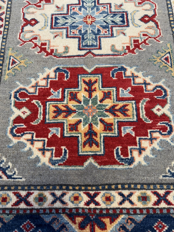 Handknuten fine Kazak‑matta — 138× 97 cm