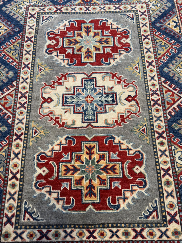 Handknuten fine Kazak‑matta — 138× 97 cm
