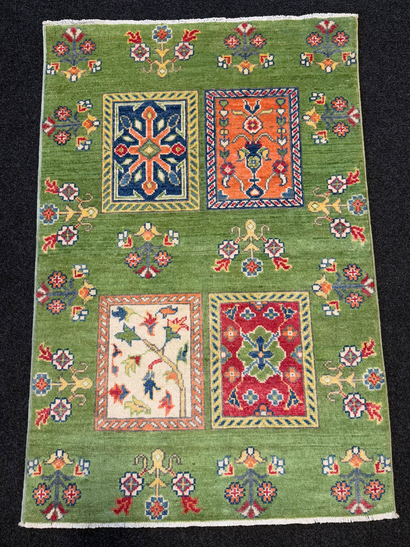 Handknuten Kazak‑matta — 126× 82 cm