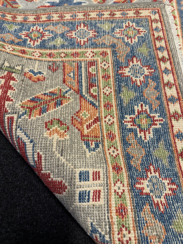 Handknuten Kazak‑matta — 125 × 82 cm