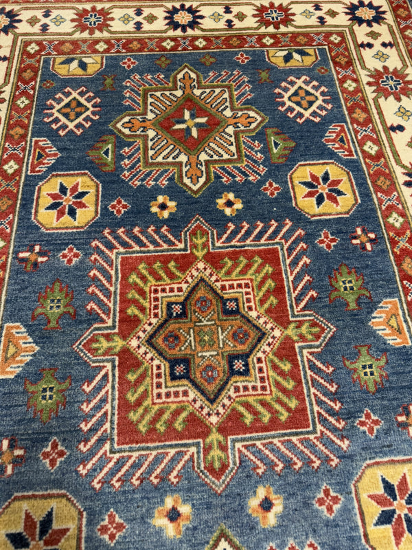 Handknuten Kazak‑matta — 184 × 117 cm