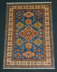 Handknuten fine Kazak‑matta — 242× 175 cm