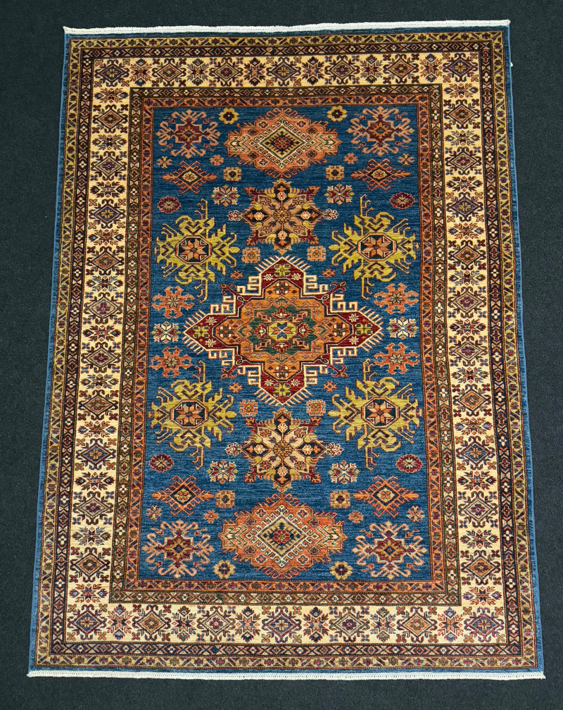 Handknuten fine Kazak‑matta — 242× 175 cm