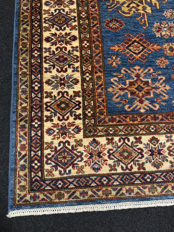 Handknuten fine Kazak‑matta — 242× 175 cm