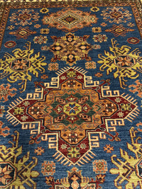 Handknuten fine Kazak‑matta — 242× 175 cm