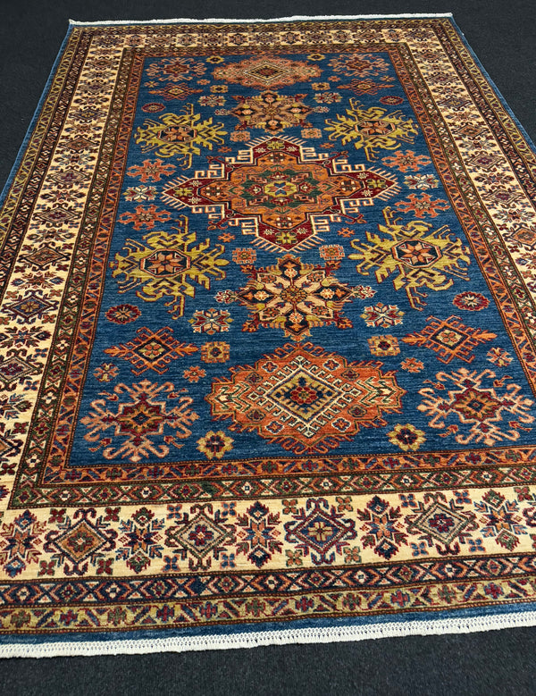Handknuten fine Kazak‑matta — 242× 175 cm