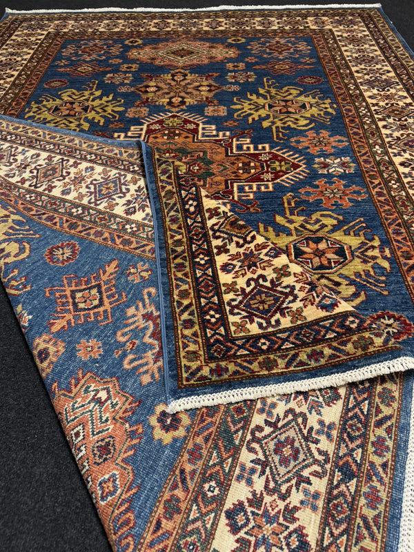 Handknuten fine Kazak‑matta — 242× 175 cm