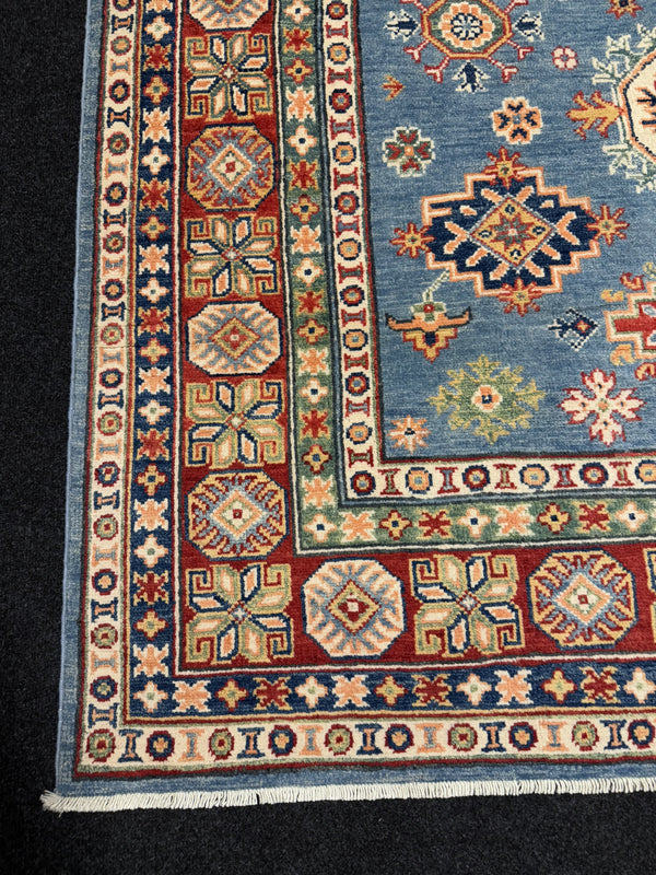 Handknuten fine Kazak‑matta — 207× 148 cm