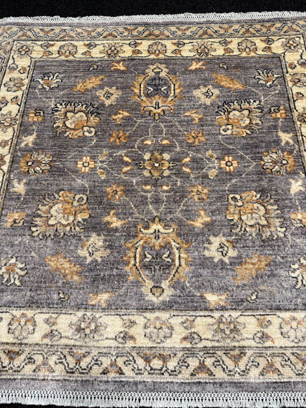 Fine Ziegler Handknuten Matta  — 101 × 96 cm