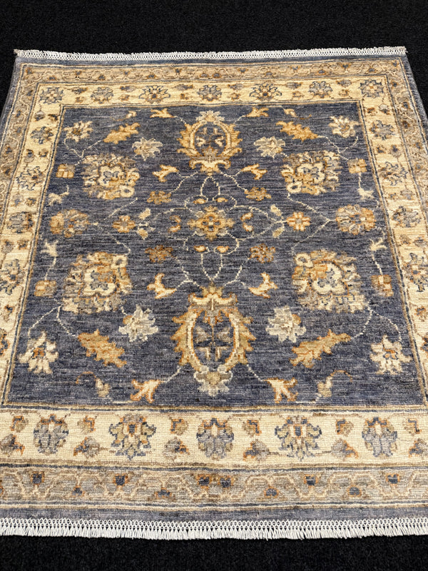 Fine Ziegler Handknuten Matta  — 106 × 103 cm