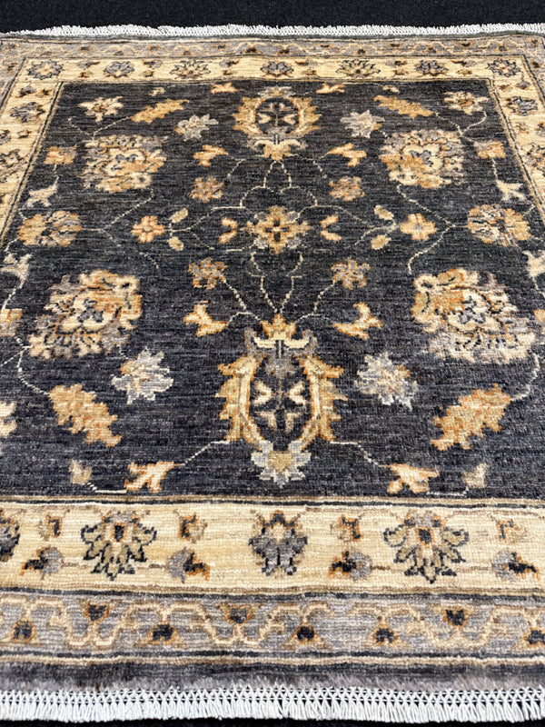 Fine Ziegler Handknuten Matta  — 101 × 102 cm