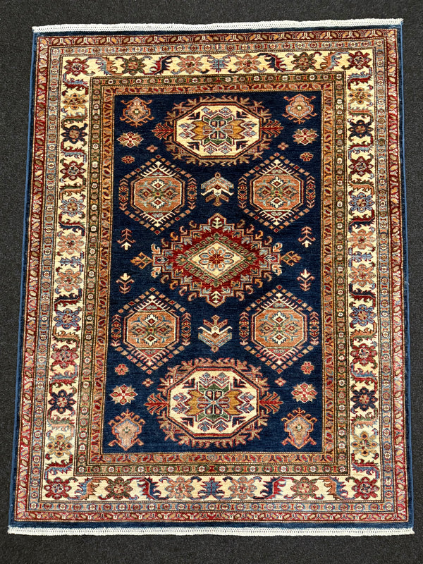 Handknuten fine Kazak‑matta — 161 ×123 cm