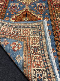 Handknuten fine Kazak‑matta — 303 ×100 cm