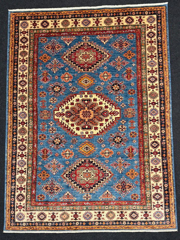 Handknuten fine Kazak‑matta — 234 ×172 cm