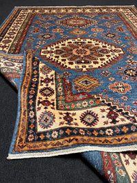 Handknuten fine Kazak‑matta — 234 ×172 cm