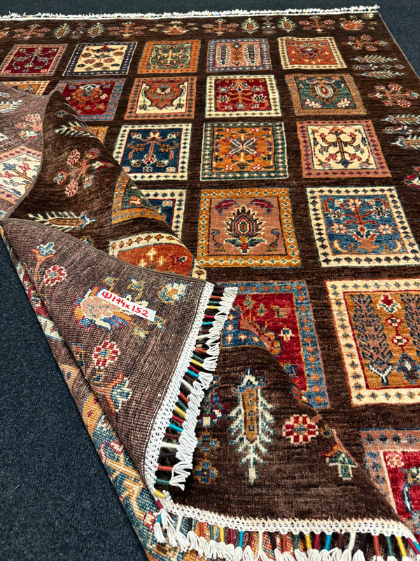 Handknuten Ziegler-matta – Traditionellt hantverk för moderna hem — 194×152 cm