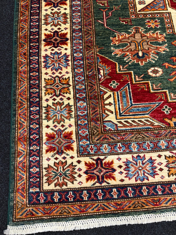 Handknuten fine Kazak‑matta — 186×154 cm