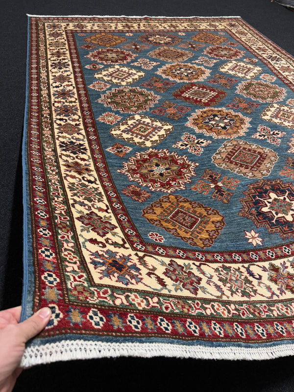 Handknuten fine Kazak‑matta — 246×180 cm